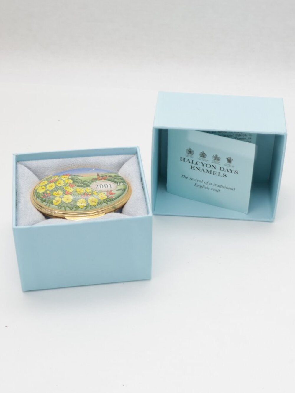 2001 Halcyon  Days Enamel Oval Trinket Box “A Year To Remember” England New Box
